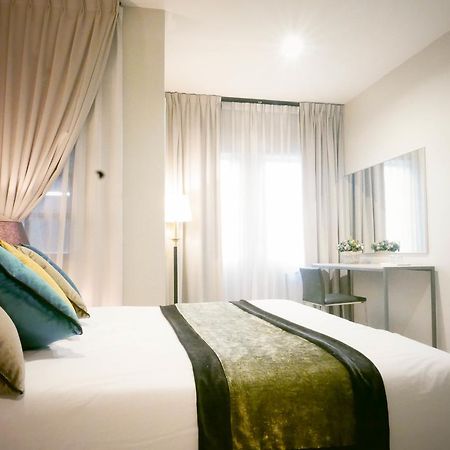 Country Inn Kulai Extérieur photo