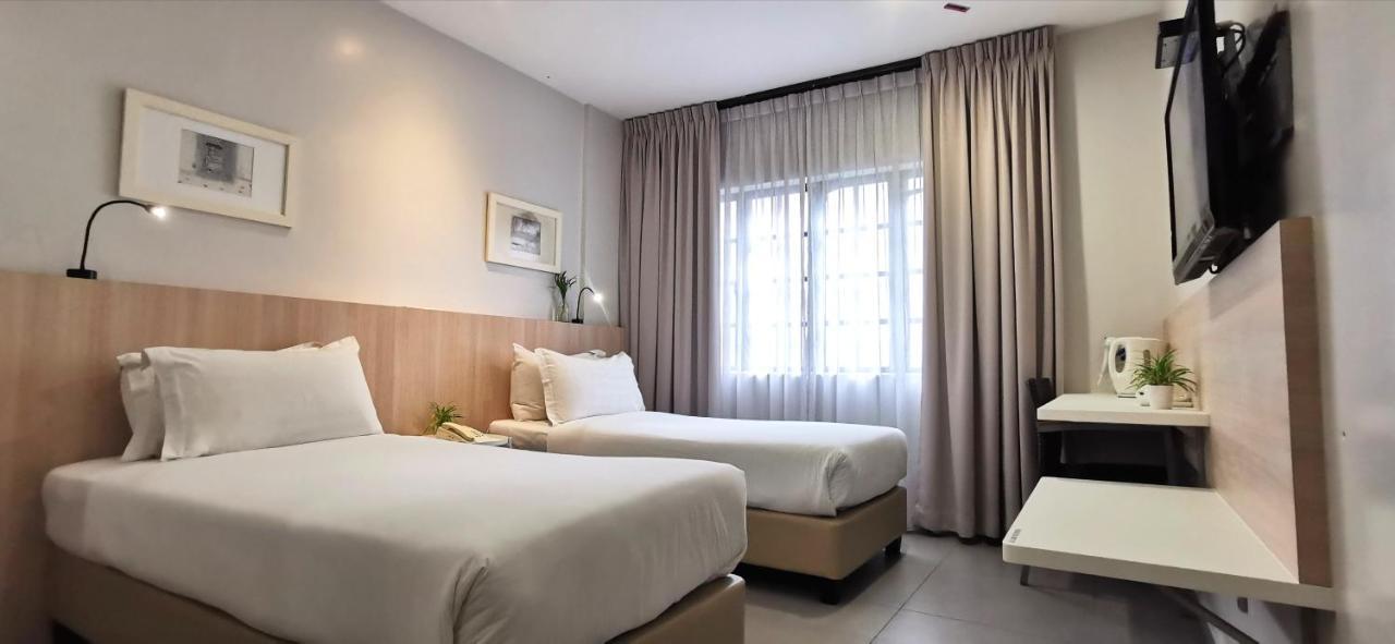 Country Inn Kulai Extérieur photo