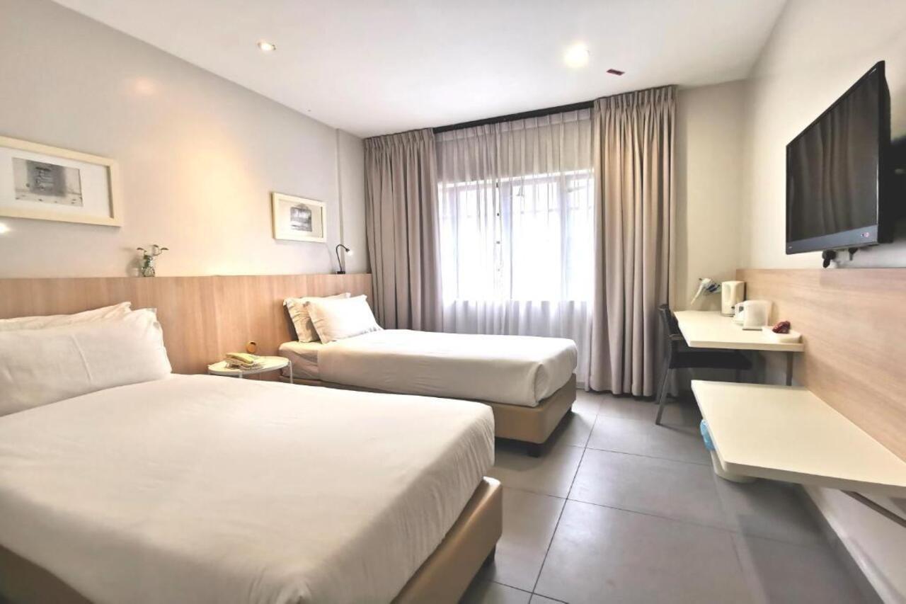 Country Inn Kulai Extérieur photo