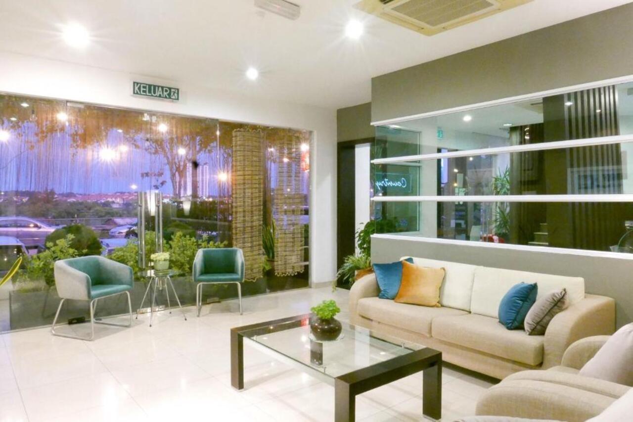 Country Inn Kulai Extérieur photo