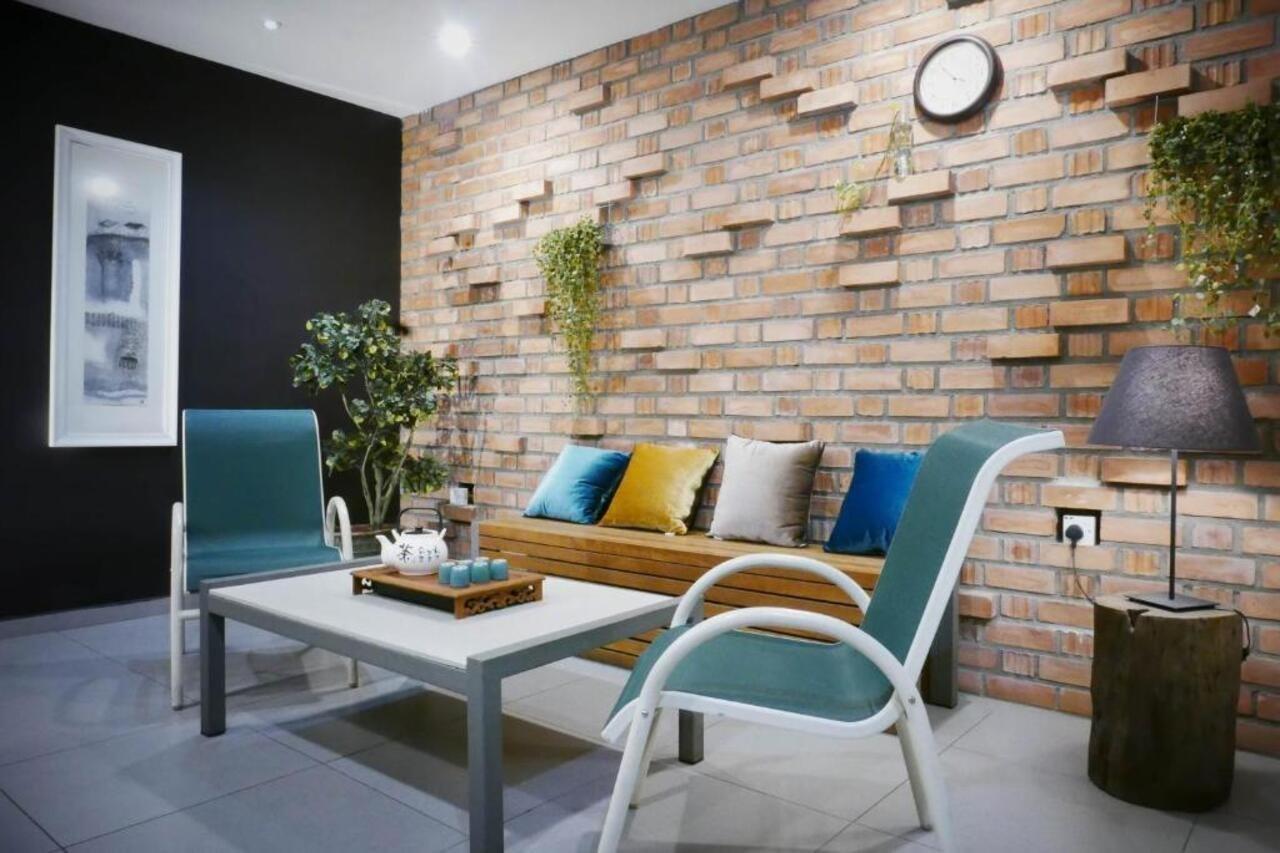 Country Inn Kulai Extérieur photo