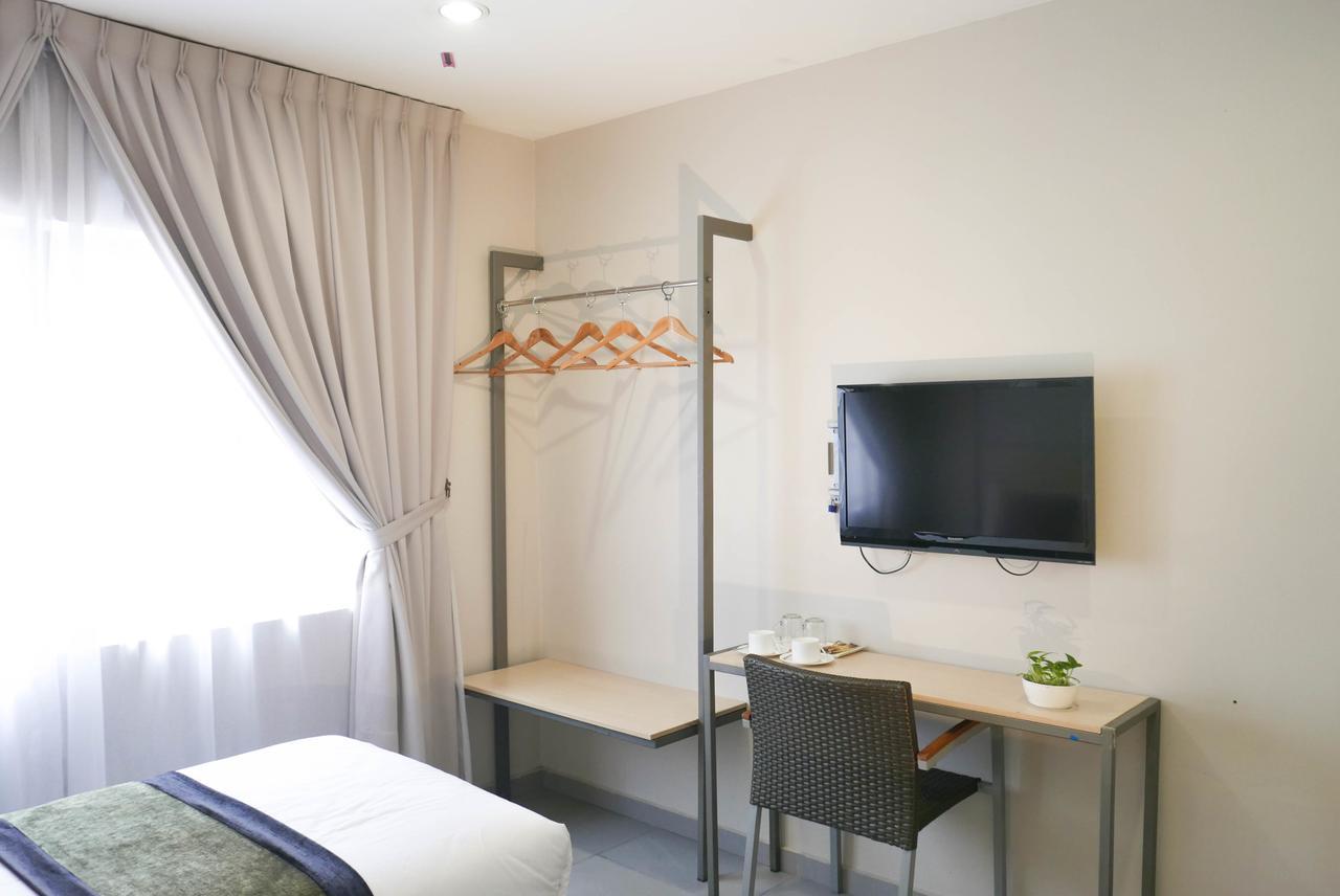 Country Inn Kulai Extérieur photo
