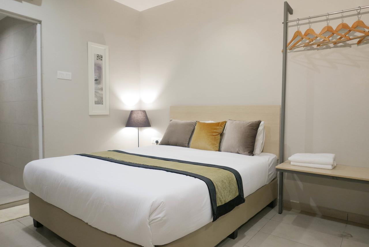 Country Inn Kulai Extérieur photo
