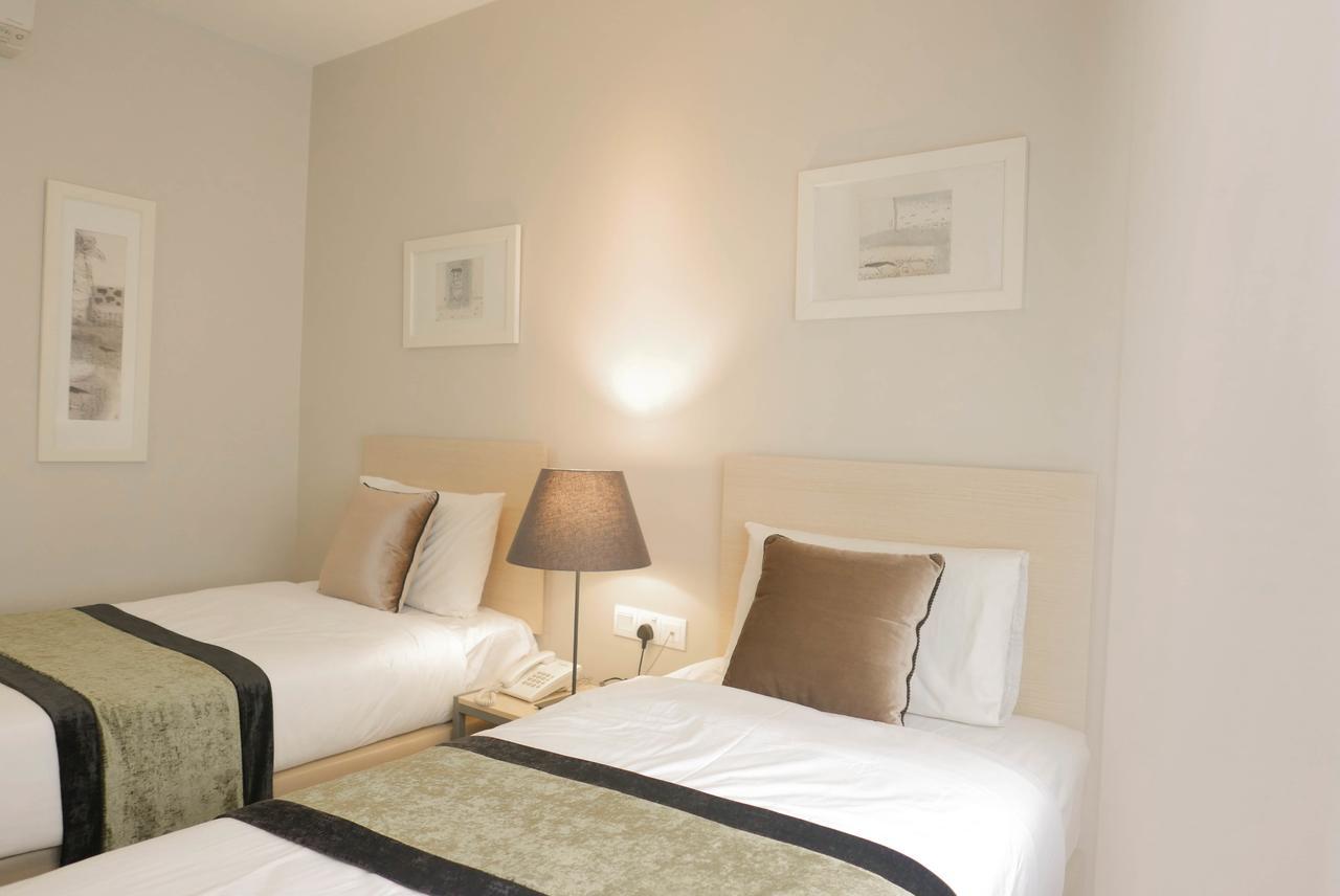 Country Inn Kulai Extérieur photo