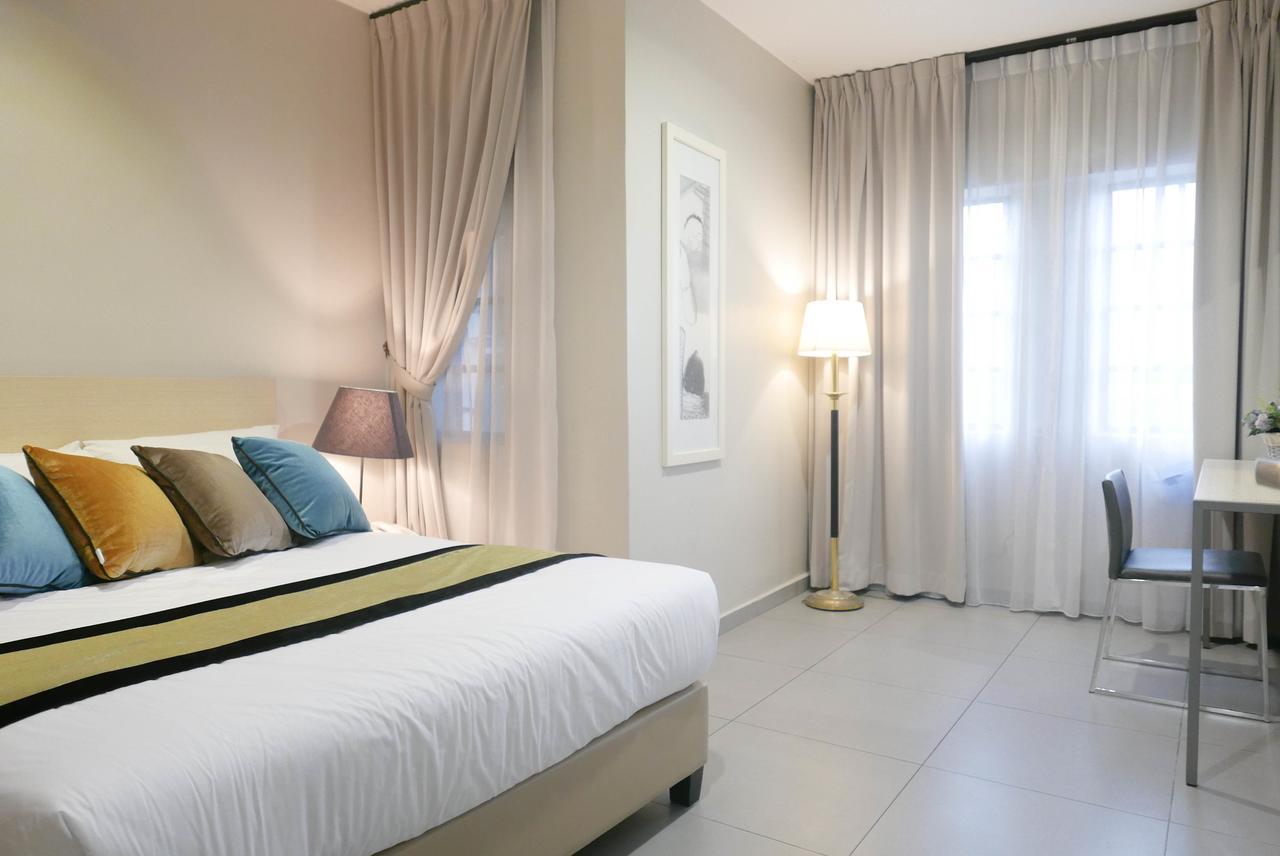 Country Inn Kulai Extérieur photo