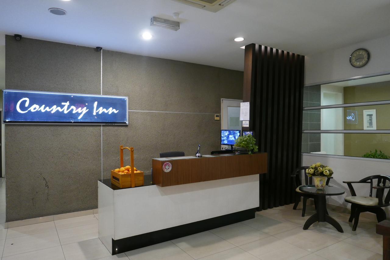 Country Inn Kulai Extérieur photo