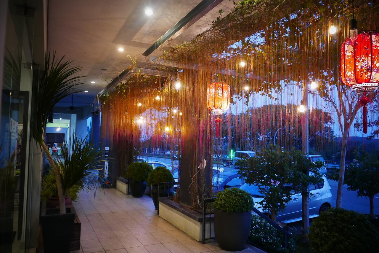 Country Inn Kulai Extérieur photo