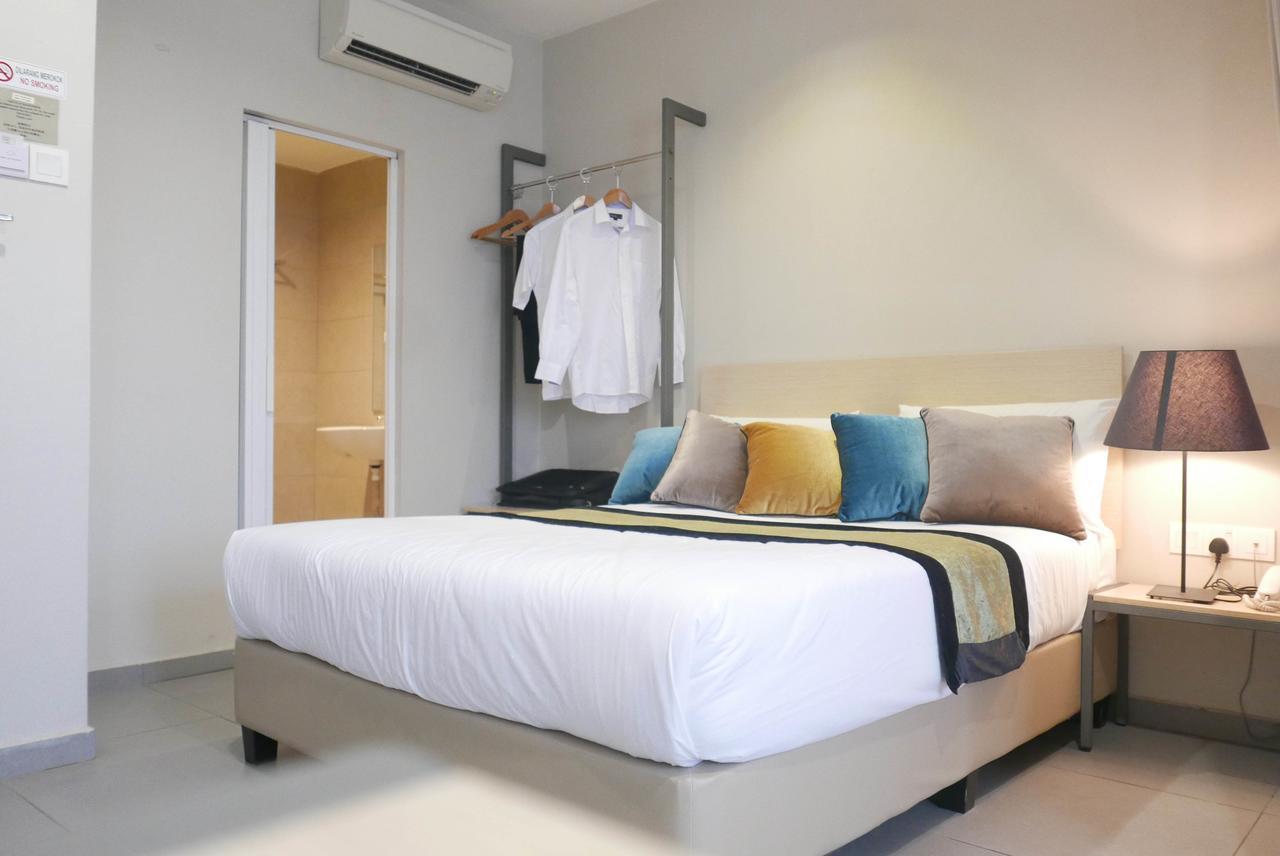 Country Inn Kulai Extérieur photo