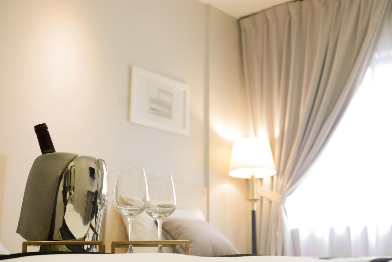 Country Inn Kulai Extérieur photo