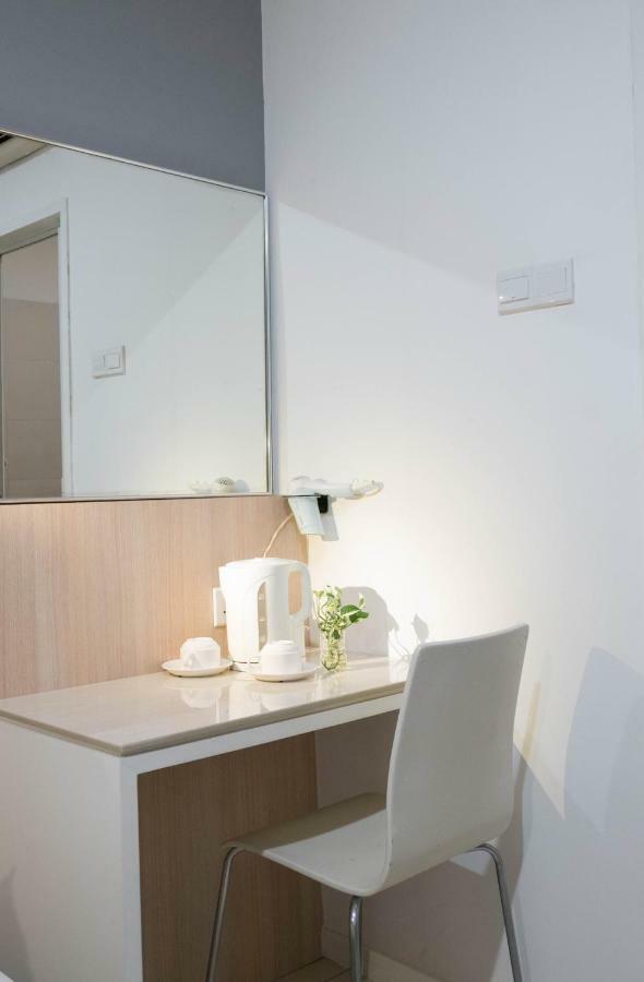 Country Inn Kulai Extérieur photo