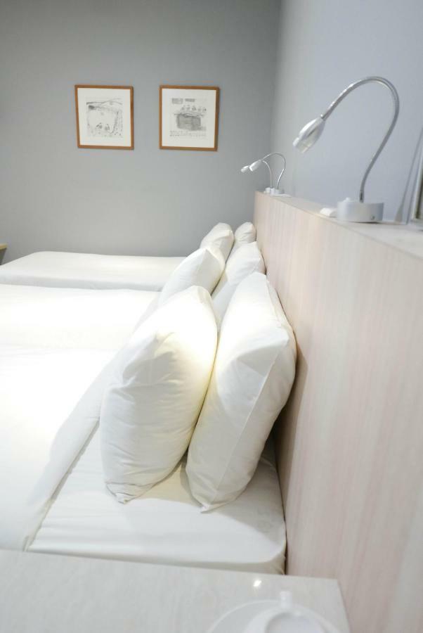 Country Inn Kulai Extérieur photo