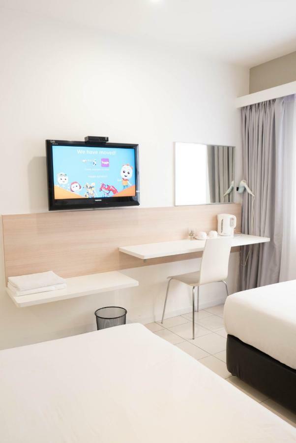 Country Inn Kulai Extérieur photo