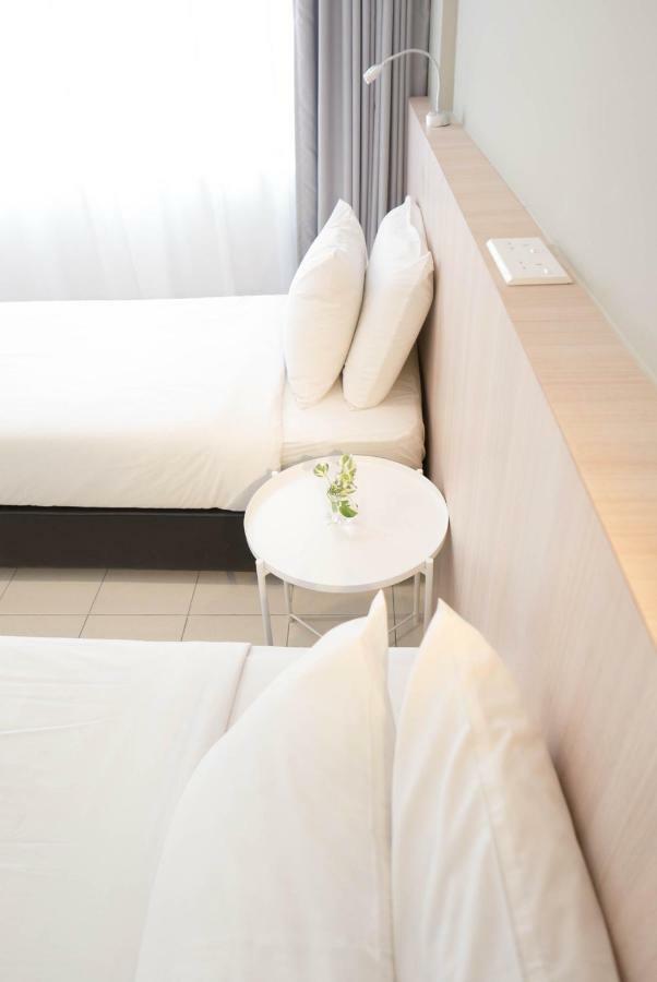 Country Inn Kulai Extérieur photo