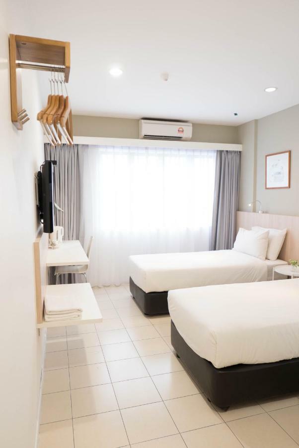 Country Inn Kulai Extérieur photo