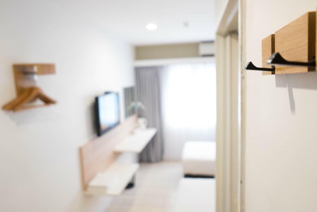 Country Inn Kulai Extérieur photo