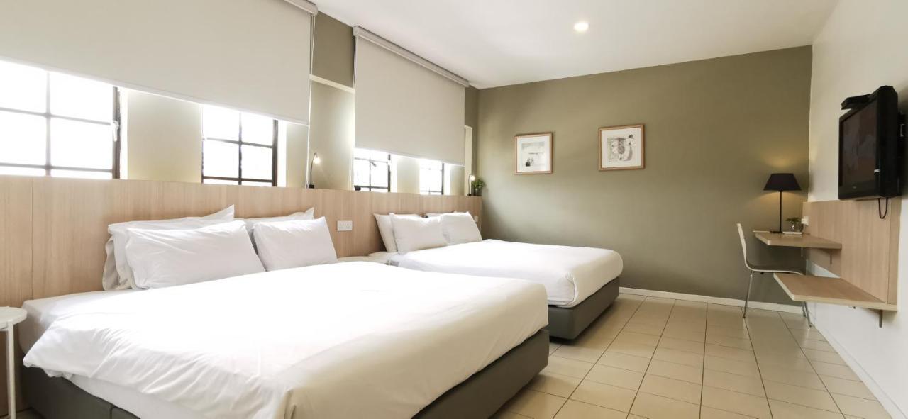 Country Inn Kulai Extérieur photo
