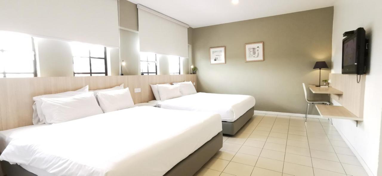 Country Inn Kulai Extérieur photo